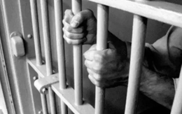 Cho vay lãi nặng, cựu cán bộ Bệnh viện 19-8 và 'con nợ' cùng lĩnh án tù