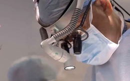 Nỗ lực bao năm để trở thành bác sĩ bệnh viện công, nhiều người ở quốc gia này đang từ bỏ con đường vốn được mơ ước nhất