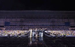 "Khét" như idol đắt show nhất Kbiz: Lái siêu xe 12 tỷ lên sân khấu, chạy tour cả năm vẫn cháy vé