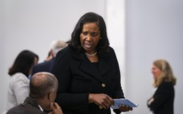 Tòa Phúc thẩm liên bang lên tiếng: Thống đốc FED bị ông Trump sa thải vẫn gia bỏ phiếu quyết định lãi suất của FED