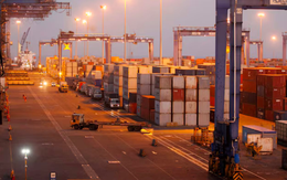 Nghịch lý của một 'khách sộp' vừa nhận liên tiếp 2 tàu chở dầu Nga: Gần 300.000 tấn dầu cập cảng dù vừa tuyên bố 'cấm cửa' các tàu bị phương Tây trừng phạt