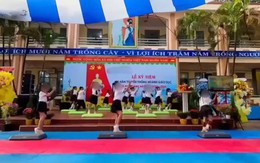 Tranh cãi clip học sinh tiểu học xếp hàng đứng bục, nhảy bắt trend TikTok trong lễ khai giảng