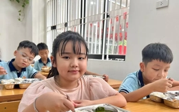 Dạy học 2 buổi/ngày: Phụ huynh ‘khổ vì đón con’, trường loay hoay tìm giải pháp