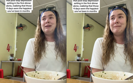 Khách Tây khóc nức nở trong lúc đang ăn tối ở Việt Nam, dân mạng nghe lý do xong mà "thương rớt nước mắt"