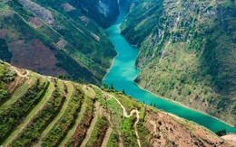 Khách Tây há hốc miệng trước cảnh ở vùng núi phía Bắc: Cách Hà Nội hơn 300km, không phải ai cũng dám đi