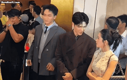 Nam chính Mưa Đỏ lần đầu chạm mặt người yêu cũ tại sự kiện, lộ thái độ khiến cả cõi mạng tiếc đứt ruột