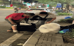 Chàng trai vô tình gặp thầy giáo dạy Toán nhặt ve chai trên phố: Phải bán nhà, dùng lương hưu để trả nợ