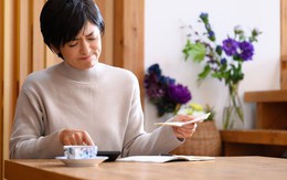 Sau tuổi 40: 8 khoản chi tiêu không cần thiết, giữ lại chỉ khiến bạn thêm áp lực tài chính