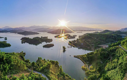 "Đảo giữa hồ" sở hữu vị trí đắc địa, cách Hà Nội chưa đến 100km, du khách nhận xét: Sơn thuỷ hữu tình