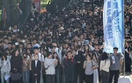 Bức ảnh được cư dân mạng truyền tay nhau nhiều nhất ngày hôm nay: Chưa bao giờ thấy cuộc sống áp lực như vậy!