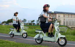 Hãng xe máy điện Trung Quốc thách thức vị thế của Honda, Yamaha nhờ tự sản xuất pin, động cơ, giá rẻ hơn 30%