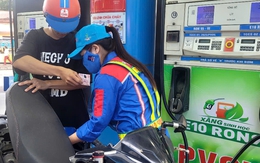 Giá xăng RON 95 tăng lên 20.608 đồng/lít