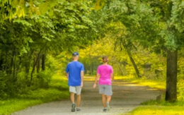 Điều gì xảy ra với cơ thể khi bạn đi bộ vào buổi chiều?