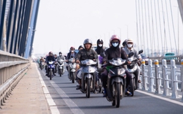 Cầu Nhật Tân thoát cảnh ùn tắc sau khi tách riêng làn ô tô và xe máy