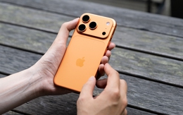 Đây là ảnh thực tế iPhone 17 Pro đang "cháy hàng" tại Việt Nam, phiên bản màu Cam Vũ Trụ đẹp lạ mắt