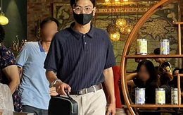 Đi xin lỗi bị từ chối, “tổng tài” về nhà có hành động lạ, khiến người thân lo lắng