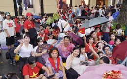 Người TP.HCM thuê khách sạn 3 triệu/đêm nhưng xuống vỉa hè trải bạt ngủ để chờ xem diễu binh 2/9: "Muốn hòa vào không khí đặc biệt này!"