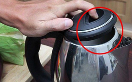 Bình siêu tốc xịn mấy cũng hóa "bom hẹn giờ" nếu nhà bạn có 4 thói quen này: Cái cuối vừa “ngốn điện” lại rất nguy hiểm nhưng nhiều người mắc