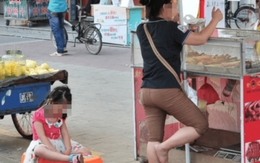 Nhìn thấy hai mẹ con ở quầy hàng ăn, tôi chợt hiểu tại sao có những đứa trẻ cả đời không thể trở nên giàu có