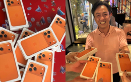 Cường Đô La không nói mình giàu, Cường Đô La chỉ đem “cả lố” iPhone 17 Pro Max gặp là tặng!