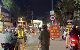 Công an xã tham gia điều tiết giao thông cùng lực lượng Cảnh sát giao thông