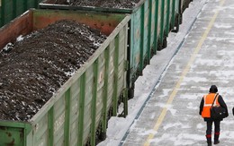 Nga gửi sang Việt Nam hàng triệu tấn hàng giá rẻ: thuế nhập khẩu 5%, trữ lượng của Moscow đủ dùng trong 500 năm