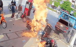 Kinh hoàng khoảnh khắc xe con húc đổ trụ xăng, nhân viên cây xăng suýt bị thương giữa biển lửa