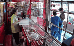 Đi bán nhẫn vàng thì gặp cướp, người phụ nữ bất ngờ trở thành con tin, video hiện trường gay cấn như phim