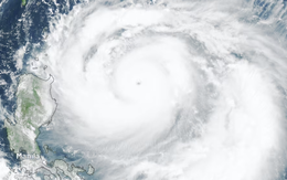 Cận cảnh mắt của siêu bão Ragasa,  Philippines cảnh báo khẩn cấp