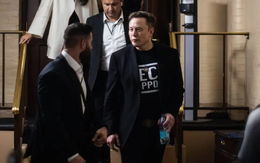 Lời hứa suông của Elon Musk: Suốt cả mùa hè làm việc xuyên đêm, ngủ tại văn phòng của startup 2 năm tuổi, bỏ mặc Tesla đối phó với khó khăn