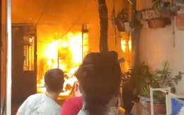 Cháy nhà trong ngõ sâu ở Hà Nội, 1 người bị thương