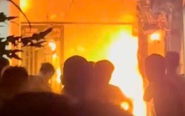 Cháy nhà trong ngõ ở Hà Nội giữa khuya, 6 người được giải cứu