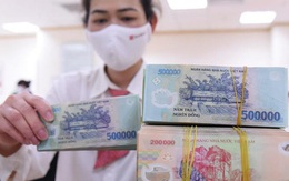 Vì sao tiền gửi người dân, doanh nghiệp tại ngân hàng tăng mạnh dù lãi suất rất thấp?