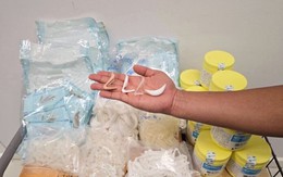 Một trung tá chỉ huy cuộc đột kích, triệt phá đường dây buôn bán silicon giả cho cơ sở thẩm mỹ viện, tịch thu 15.000 sản phẩm trị giá hơn 6 tỷ đồng