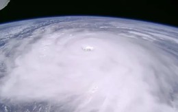 Ảnh hiếm siêu bão Ragasa từ vũ trụ: Cảnh tượng dữ dội như nuốt chửng Trái Đất, phi hành gia ISS nghẹt thở