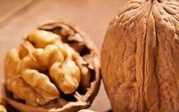 Người trên 60 tuổi nhất định phải biết: Ăn hạt óc chó tốt hay hại? Tránh xa 3 loại hạt này kẻo mang bệnh vào thân!