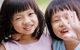 Cha mẹ lấy sổ ra ghi ngay: 4 nhóm MÀU SẮC đại diện cho tính cách trẻ, phải biết mới dạy đúng!