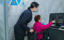 Gửi tiết kiệm 11 tỷ đồng, cụ bà chết sững nhận về đúng 11 tỷ đồng sau 3 năm, ngân hàng khẳng định: "Chúng tôi không lừa bà"