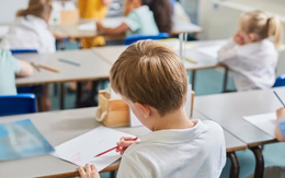 Buồn của nền kinh tế lớn thứ 2 châu Âu: 800 trường tiểu học có nguy cơ đóng cửa sau 4 năm, số học sinh giảm ‘không phanh’, chuyện gì đang xảy ra?