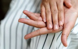 Ấn vào móng tay mà thấy dấu hiệu này, hãy đi khám khẩn cấp!