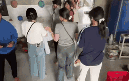 Trung bình nhà miền Tây: Rộng muốn tiền đình, thiết kế mỗi chỗ 1 kiểu, xin phép hỏi gia chủ làm gì mà giàu thế!