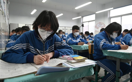 So giờ tan học khắp thế giới: Có nơi mới 2h chiều, học sinh đã rời trường đi chơi, có nơi "cày" tới tối mịt