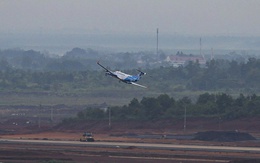 CLIP: Chuyến bay hiệu chuẩn đầu tiên trên đường băng sân bay Long Thành