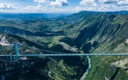 Công nghệ Trung Quốc định hình lại cơ sở hạ tầng thế giới: Xây cầu cao 825 mét ngang tháp Thượng Hải, nặng gấp 3 tháp Eiffel, đi qua ‘vết nứt Trái đất’ trong vài phút