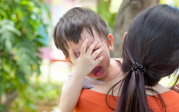 Cha mẹ xếp hàng 3 ngày 3 đêm để giành suất vào mẫu giáo, con nhập học một tuần bị trả về, lý do khiến cả nhà đau nhói