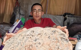 Đào đất hơn 10 tiếng, người đàn ông phát hiện vật thể lạ nặng tới 423 kg khiến giới khoa học kinh ngạc