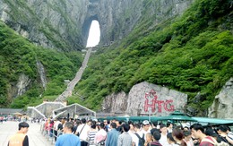 Khách Việt kể chuyện du lịch điểm nổi tiếng Trung Quốc, nhận xét: "Đi tới đâu ai cũng nhìn tôi"