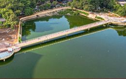 Hà Nội: Công viên Nghĩa Đô 'lột xác', xuất hiện cầu đi bộ hình cây đàn độc đáo
