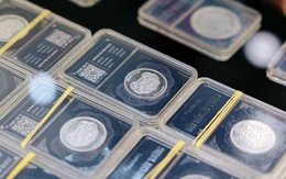 Giá bạc tiếp tục ‘bốc đầu’