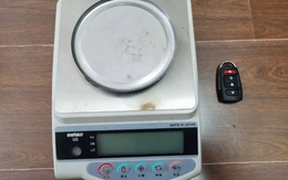 Khách mang 65,69g vàng đi bán, thấy chủ tiệm vàng cân lại chỉ được 59,12g liền báo cảnh sát, vạch trần hành vi trục lợi hơn 37 triệu đồng